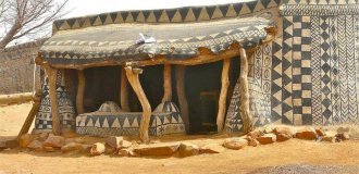 A village in Burkina Faso, which is all painted with patterns and symbols (4 photos)