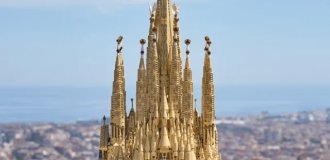 LEGO представила гигантский собор Саграда Фамилия из 12 тысяч деталей (3 фото)