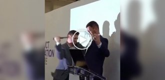 Проверка на прочность: гендиректор испытывает бронежилет от ножа на себе