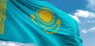 Флаг Казахстана признали самым красивым в мире (3 фото)
