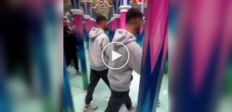 Нескучный зеркальный лабиринт