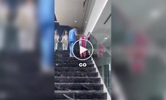 У Японії медсестер навчають емпатії за допомогою костюмів