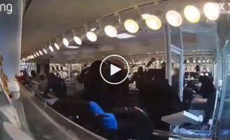 Банда грабителей оперативно обчистила ювелирный магазин