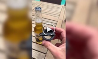 Оригинальная открывалка для бутылок