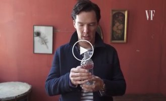Интересный фокус с бутылкой воды от актера Бенедикта Камбербэтча 