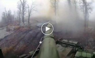 The crew of a Ukrainian tank destroys the invaders near Avdiivka