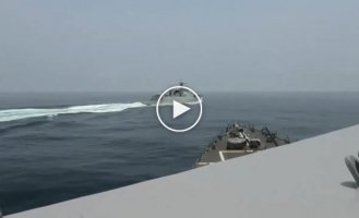 ВМС США опублікували відео китайського військового корабля, що пропливає в небезпечній близькості до есмінця ВМС США