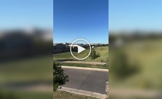 Політ на мотоциклі над дорогою