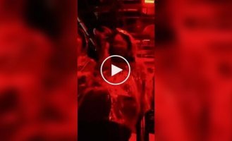 На предпоказах ужастика зрителей обливали искусственной кровью