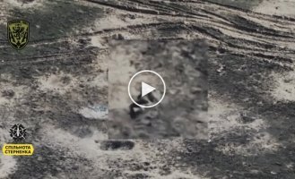 Operators of the Ukrainian Marine Corps drone "Griphon 501" demonstrate the ability of their FPV drone to explode in mid-air