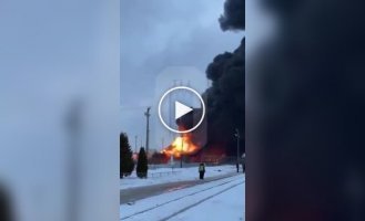 An oil depot in Bryansk was shot down by a drone