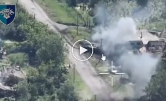 Військово-Морські сили точними скидами боєприпасів знищили російський БТР та мотоцикли