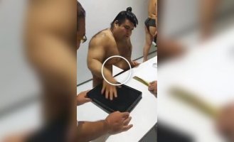 Тэгата: как борцы сумо ставят автографы