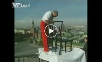 На стульчиках, на крышах Москвы