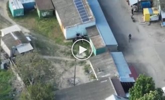 Оператор дрона ліквідував сімох окупантів, які зібралися за торговим кіоском на базарі окупованих Олешок.