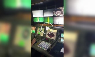 A girl showed How a bathyscaphe operator works