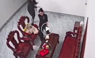 Переоценила свои силы: девушка случайно ударила парня