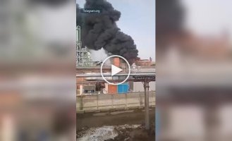 В Подмосковье горит завод Электроизолит
