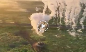 2 Ukrainian tanks storm Russian positions near Bakhmut at dawn