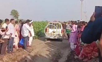 Сім'я в Індії влаштувала похорон для улюбленої машини