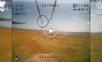 Окупант намагався збити дрон, кинувши в нього автомат і рацію
