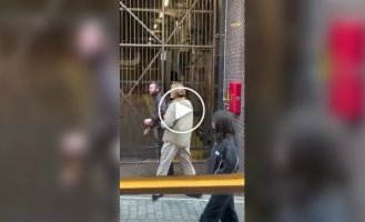 Он выбрал не самый очевидный путь tags_(реакция), Видео, Дети, дверь, забавно, помощь, смех