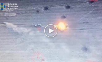 Ворожа БМП із штурмовиками розлітається на шматки після атаки дрона