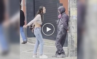 Емоції проти терпіння: забавна сцена на вулиці