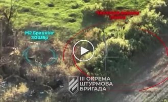 Пулеметчик в упор уничтожает вражескую группу из не менее 10 российских оккупантов