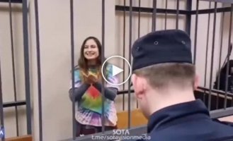 The reaction of those who came to support the artist Sasha Skochilenko, sentenced to 7 years in prison for anti-war stickers in a supermarket