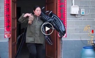 Китайцы готовят ксеноморфов