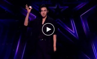 Британія в шоці! Неймовірний картковий фокус на Britains Got Talent