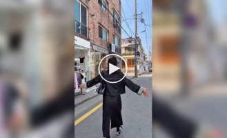 Кафе с настоящим скелетом динозавра