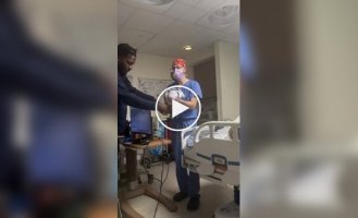 Парень приехал в роддом к жене с игровой консолью