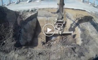 Sticky hour of work as an excavator operator in 6 minutes