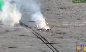 An FPV drone finishes off a downed Russian T-90M Proryv in the direction of Bakhmut