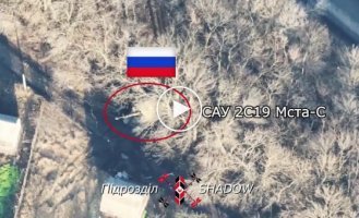 HIMARS MLRS strike on the Russian 152-mm Msta-S self-propelled gun in the Avdeevsky direction