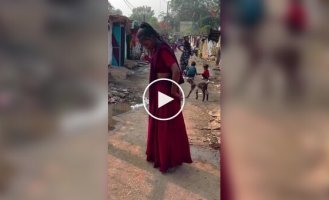 A minute of Indian dancing