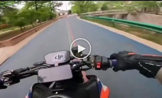 Фееричное окончание покатушек на мотоцикле