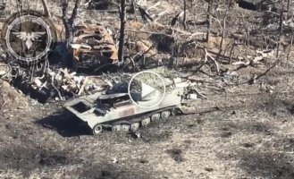 A Ukrainian FPV drone destroys a Russian UR-77 “Meteorite” demining system in the Donetsk region