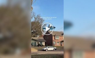 Amazon запустил доставку посылок дронами