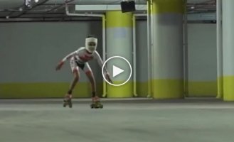 A schoolboy from India sets a record on roller skates