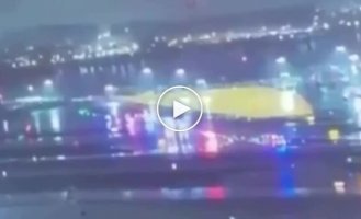 В США самолет врезался в пожарную машину в аэропорту