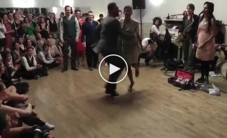 Красивый и необычный танец Swing Dance