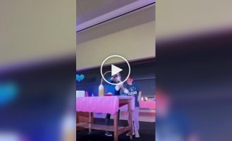 Вчитель фізики з Техасу перетворює кожен урок на захоплюючий атракціон