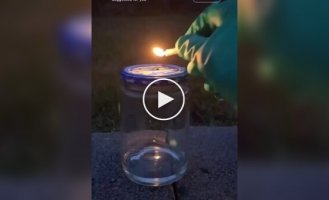 Noisy but simple: a pulsating jet engine in action