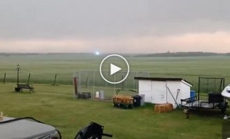 В Канаде засняли шаровую молнию