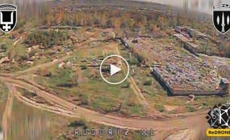 Оператори дронів знищили п'ять ворожих гармат Д-30 та склад боєприпасів
