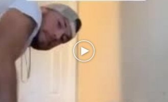 Как разбудить глухую собаку, не напугав ее