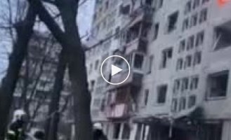 Артиллерийский снаряд попал в 9-этажку в Киеве